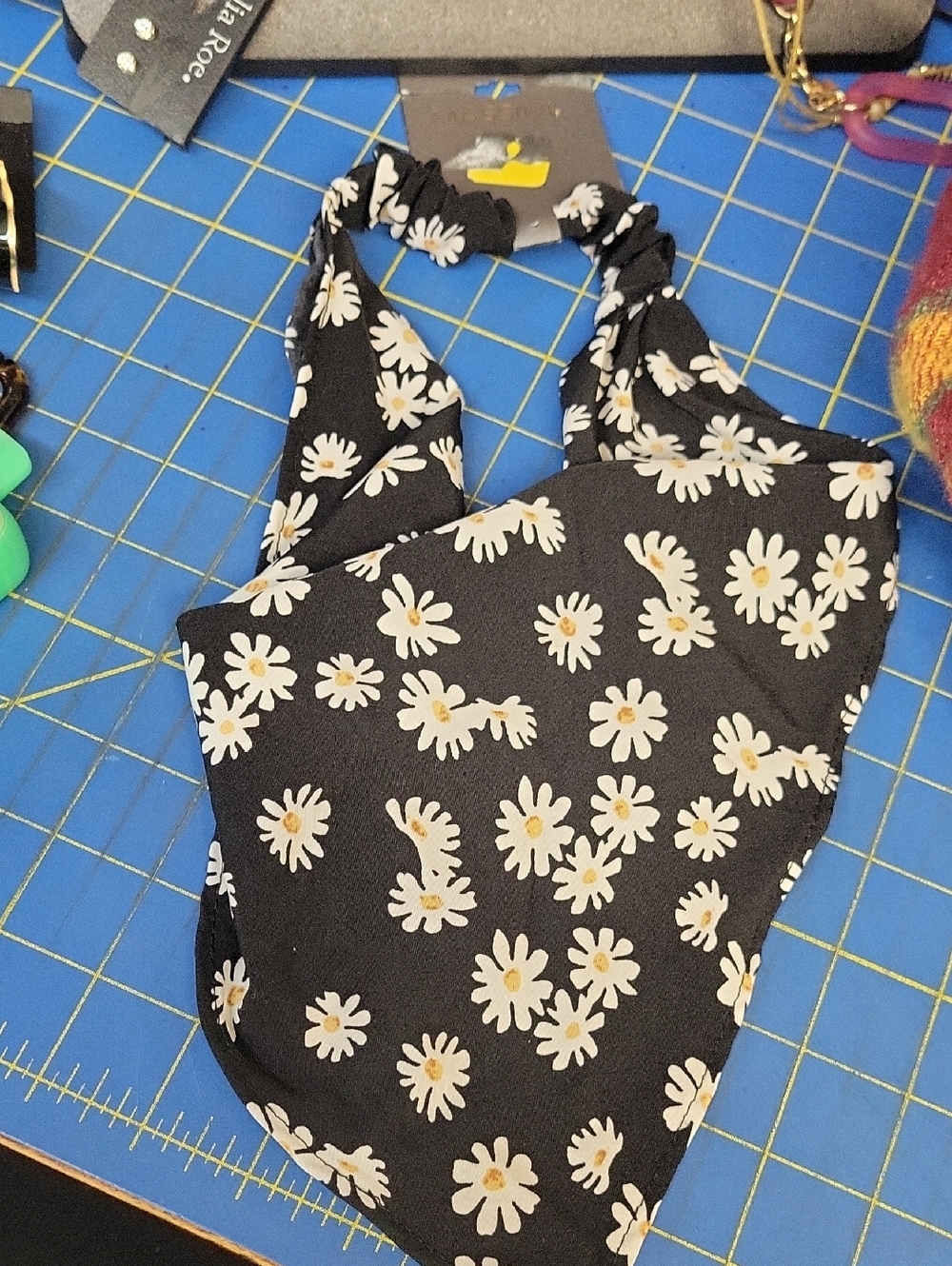 Massini brand daisy print hair accessory halter-style bandana headband NWT